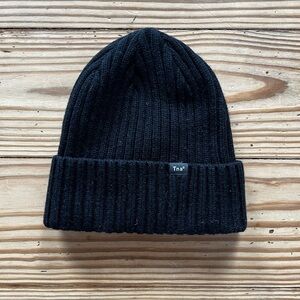 NWTO Aritzia Rush Beanie OS black